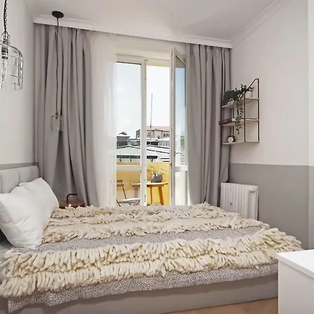 Bright 1bd Flat With Balcony In Center By Flat Mаnager Apartment