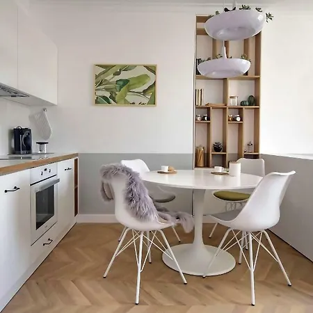Bright 1bd Flat With Balcony In Center By Flat Mаnager アパート