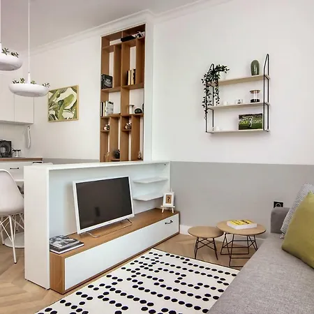 Hip, Cosmopolitan Gem In The Heart Of By Flat Mаnager Apartmán